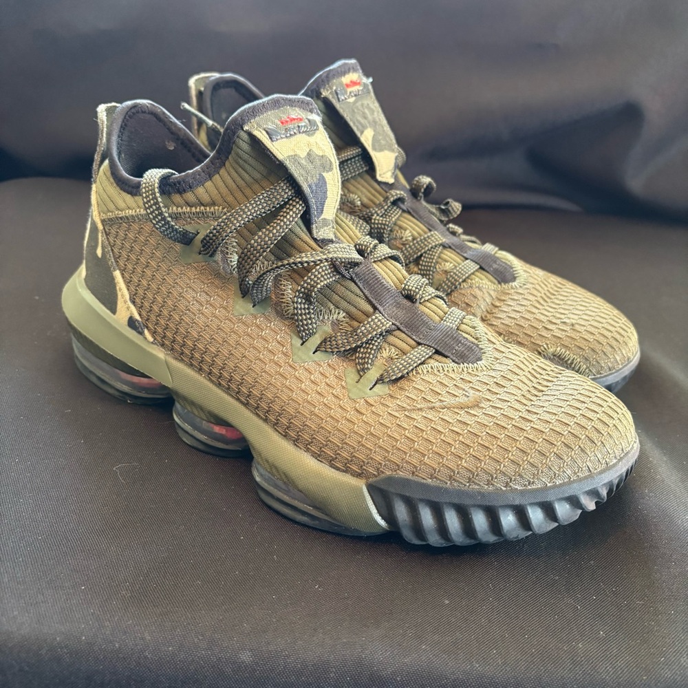 Nike LeBron 16 low camo basketball shoes 8.5